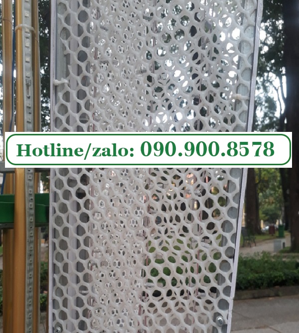 Lưới ép nhựa trắng làm cổng chào đèn led